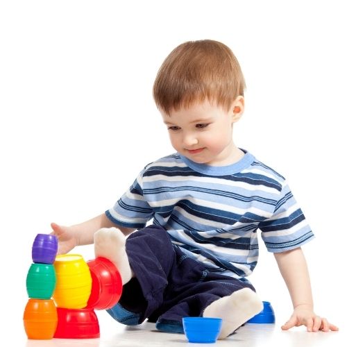 atencion-temprana-dos-hermanas-nino-jugando-con-materiales